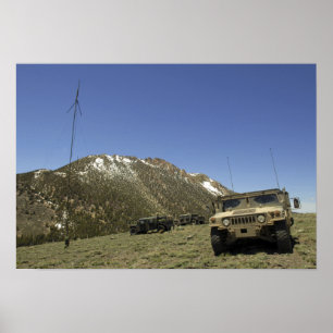 Affiche Humvee est garé au site de re-transmission