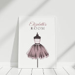 Affiche Illustration de mode personnalisée, habille le man<br><div class="desc">Ce dessin de mode personnalisé,  Robe rose sur un mannequin est parfait pour créer votre décor de mur élégant unique.</div>