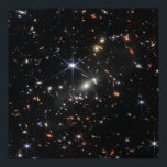 Affiche Image infrarouge la plus profonde de l'univers | J<br><div class="desc">L'image infrarouge la plus profonde de l'Univers (Galaxy Cluster SMACS 0723) prise par le télescope spatial James Webb Near-Infrared Camera (NIRCam) en 12.5 heures et dévoilée le 11 juillet 2022. L'amas de galaxies (comme il y a 4, 6 milliards d'années) agit comme une lentille gravitationnelle et donne l'occasion de voir...</div>