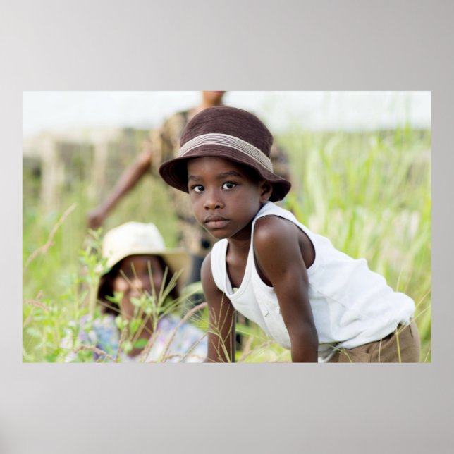 Affiche Injured child in the grass. (Devant)