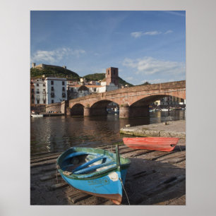 Affiche Italie, Sardaigne, Bosa. Vue de la ville le long d