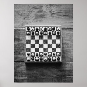 Affiche Jeu du jeu d'échecs sur table en bois rustique