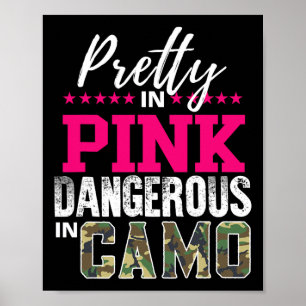 Affiche Jolie en rose, dangereuse en camouflage, chasseuse