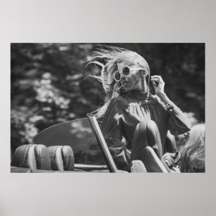 Affiche Jolie femme en voiture convertible