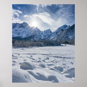 Affiche Journée ensoleillée d'hiver au lac gelé et neigeux