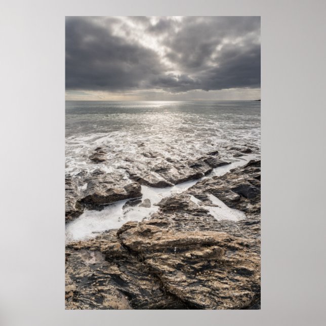 Affiche Journée Lumineuse Mais Nuageuse À Porthcurnick Bea (Devant)