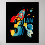 Affiche Kids 3rd Birthday Outer Space Astronaut I Am 3<br><div class="desc">Kids 3rd Birthday Outer Space Astronaut I Am 3 Year Old Boy Girl Gift. Perfect gift for your dad,  mom,  papa,  men,  women,  friend and family members on Thanksgiving Day,  Christmas Day,  Mothers Day,  Fathers Day,  4th of July,  1776 Independent day,  Veterans Day,  Halloween Day,  Patrick's Day</div>