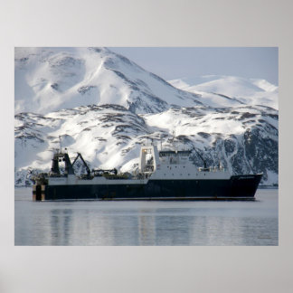 Affiche Kodiak Enterprise, chalutier en usine dans le port