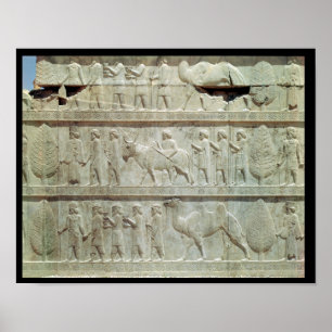 Affiche la frise du relief sur l'escalier Est