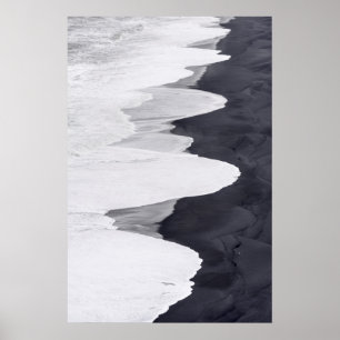 Affiche La marée déferle sur la plage noire