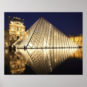 Affiche La vue nocturne sur la Pyramide de verre du Musée 