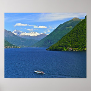 AFFICHE LAC DE LUGANO, BATEAU, MONTAGNES À L'ARRIÈRE-PLAN