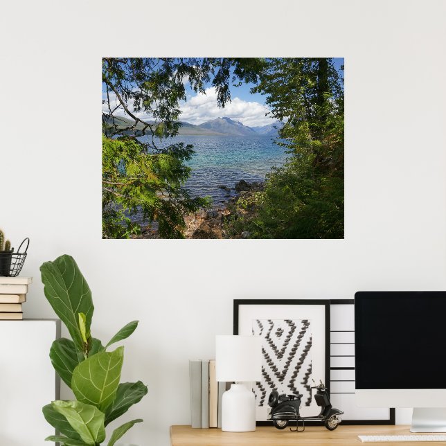 Affiche Lac McDonald à travers une image forestière (Bureau à domicile)