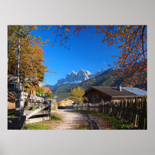 Affiche L'automne dans un village des Dolomites en Italie