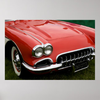 Affiche le capot d'une voiture de sport classique