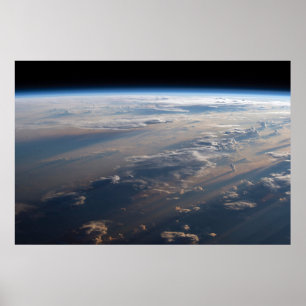 Affiche Le lever Du Soleil Coule De Longues Ombres Sur La 