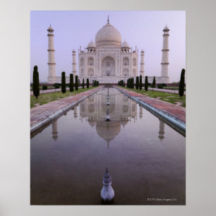 Affiche le Taj Mahal se reflète parfaitement dans la pisci