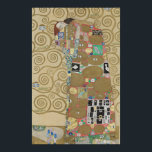 Affiche L'Embrace (Exécution) — Gustav Klimt | Stoclet<br><div class="desc">"The Embrace (Fulfillment)" de Gustav Klimt, tiré des dessins de travail Stoclet Frieze (1910-11), MAK - Museum of Applied Arts, Vienne (littéralement MAL 226-8). Amateurs d'exception enveloppés d'ornement de l'époque de l'or : géométrie Art Nouveau, motif tourbillonnant, haut et élégant panneau qui semble superbe au-dessus d'un canapé ou d'un lit....</div>