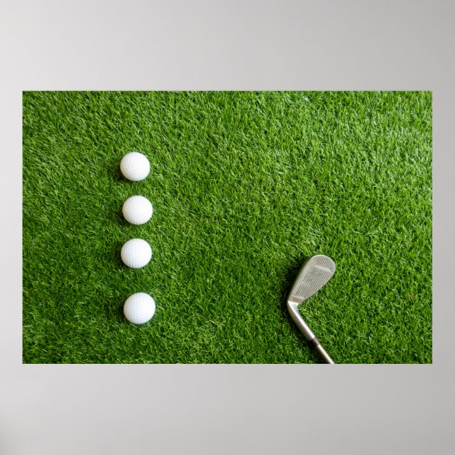 Affiche Les balles de golf sont sur de l'herbe verte (Devant)