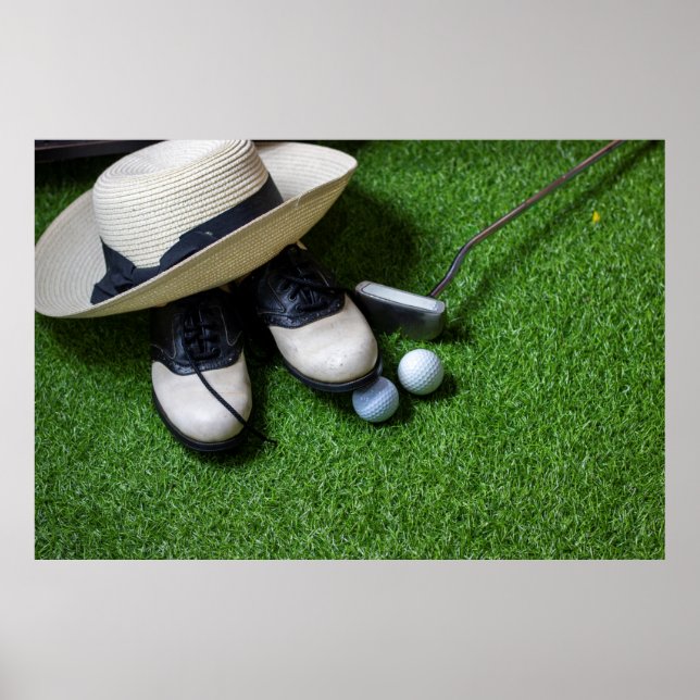 Affiche Les balles de golf sont sur de l'herbe verte (Devant)