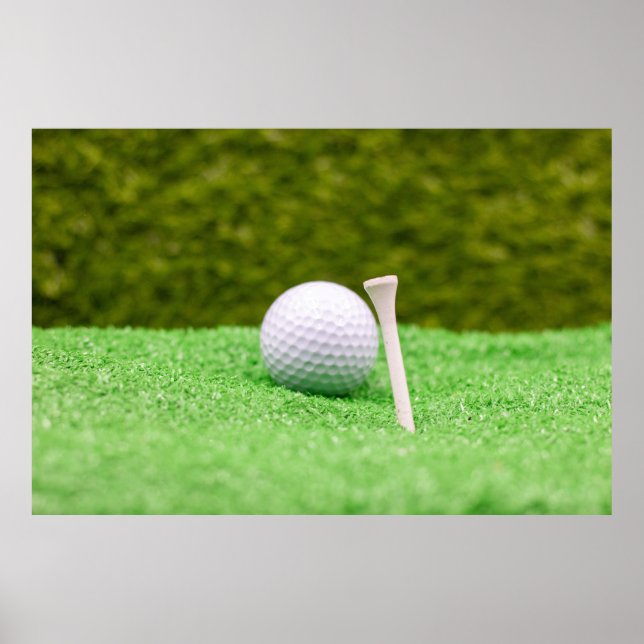 Affiche Les balles de golf sont sur de l'herbe verte (Devant)
