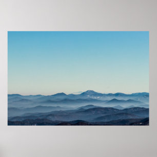 Affiche Les couches de brouillard, les collines et les mon