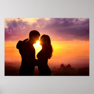 Affiche Les couples silhouettent au coucher du soleil