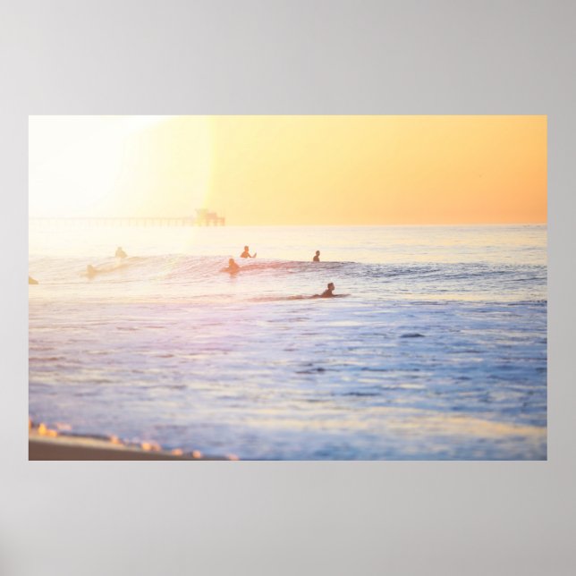 Affiche Les gens surfant sur la plage (Devant)