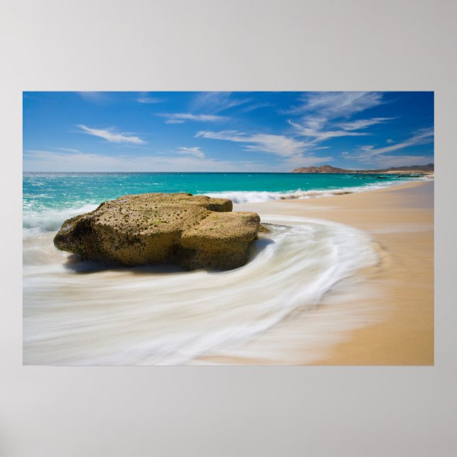Affiche Les marées de l'océan tourbillonnent sur la plage (Devant)