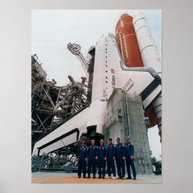Affiche Les membres d'équipage du STS-77 posent avec Shutt (Devant)