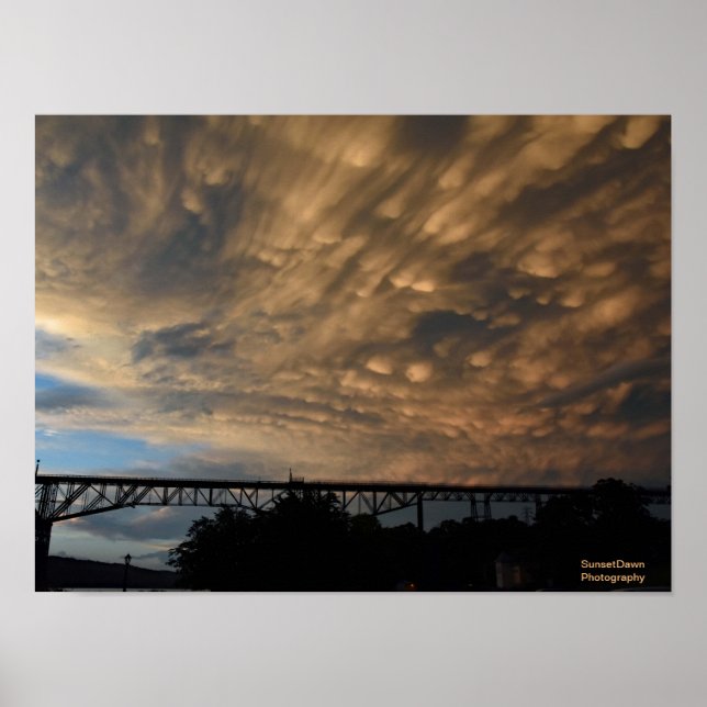 Affiche Les nuages de Mammatus sur le pont (Devant)