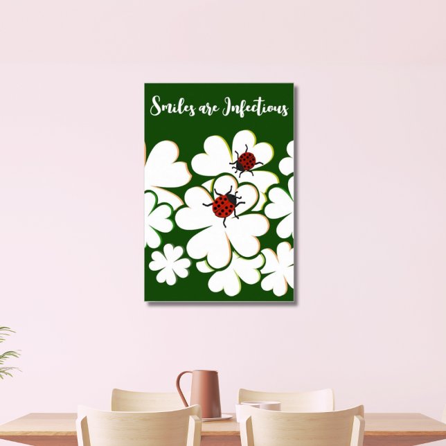 Affiche Les sourires de Bug Lady à feuilles vertes et blan (Smiles are Infectious, Clover & Ladybugs)