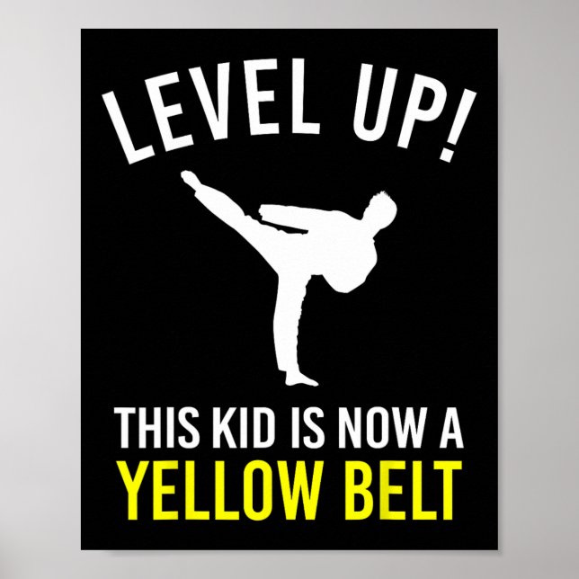 Affiche Level Up! This Kid Is Now A Yellow Belt Karate Awa (Devant)
