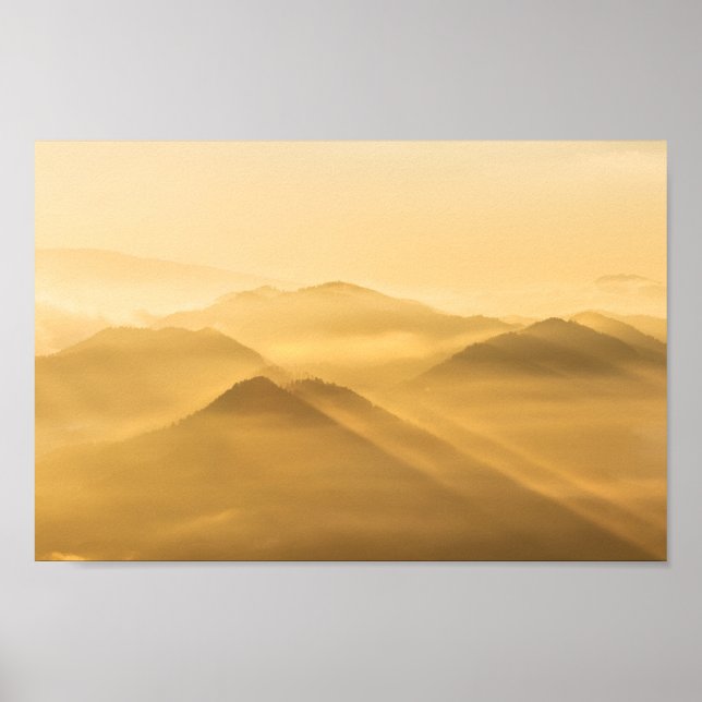 Affiche Lever du soleil sur les collines de brouillard mat (Devant)