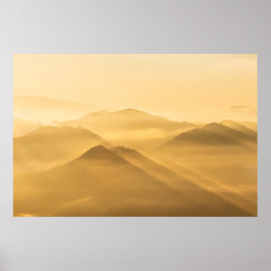 Affiche Lever du soleil sur les collines de brouillard mat