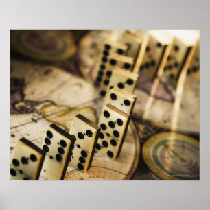 Affiche Ligne de dominos sur l'ancienne carte du monde 2