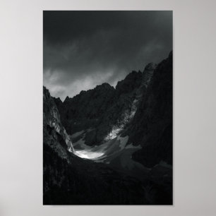 Affiche Lumière du soleil à travers les nuages sombres