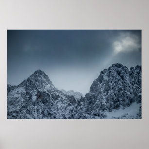 Affiche Lumière du soleil et nuages sombres sur des montag