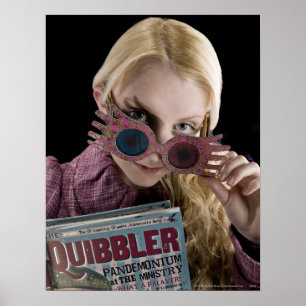 Affiche Luna Lovegood regarde par-dessus ses lunettes
