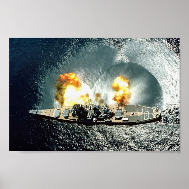 Affiche L'USS Iowa tirant une bordée complète (Devant)