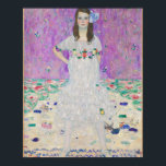 Affiche Mada Primavesi par Gustav Klimt Girl en violet<br><div class="desc">Portrait célèbre de Mada Primavesi par Gustav Klimt. Ce tableau présente une jeune fille brune dans une jolie robe blanche avec des fleurs devant un arrière - plan violet. De belles couleurs sur cette oeuvre vintage d'une femme.</div>