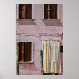 AFFICHE MAISON EN BÉTON ROSE AVEC TROIS FENÊTRES ET UNE PO
