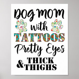 Affiche Maman De Chien Avec Des Tatouages De Jolies Yeux É