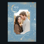 Affiche Mariage Photo Céleste Bleu Étoiles Lune<br><div class="desc">Un imprimé photo mariage sur le thème céleste, avec un design bleu et or poussiéreux avec un croissant de lune, des étoiles filantes, des nuages de ciel nocturne et des constellations. Ce gardien personnalisé, avec vos initiales et votre photo préférée, est parfait pour être accroché dans votre chambre. Il fait...</div>