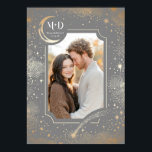 Affiche Mariage Photo Céleste Gris Clair Étoiles Lune<br><div class="desc">Un imprimé photo mariage sur le thème céleste, avec un design gris et or avec un croissant de lune, des étoiles filantes, des nuages de ciel nocturne et des constellations. Ce gardien personnalisé, avec vos initiales et votre photo préférée, est parfait pour être accroché dans votre chambre. Il fait aussi...</div>