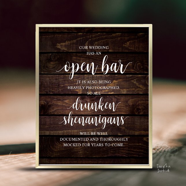Affiche Mariage rustique moderne : Bar ouvert et frasques  (Modern Rustic Wedding Open Bar Drunken Shenanigans Poster in Cottage Dark Wood Background)