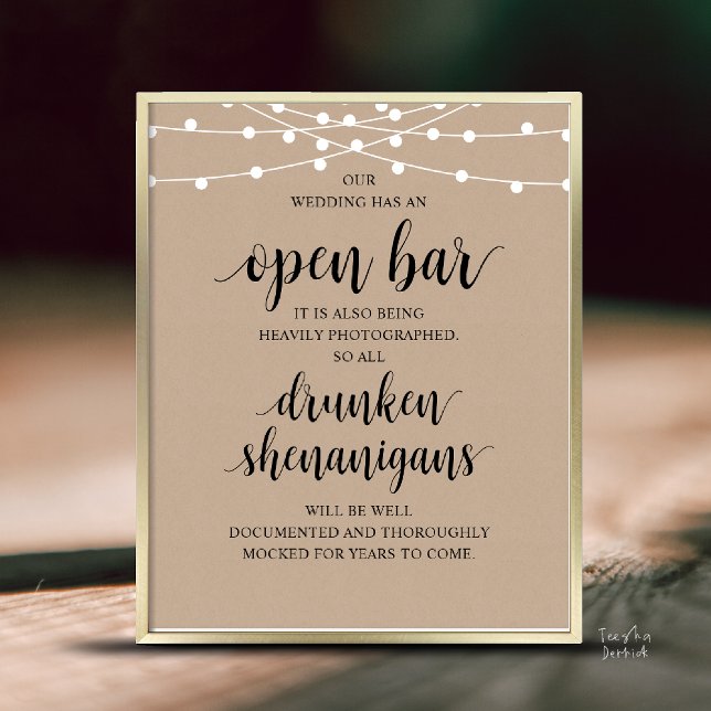 Affiche Mariage Rustique Moderne : Bar Ouvert et Shenaniga (Modern Rustic Wedding Open Bar Drunken Shenanigans Poster in Cottage Brown Kraft, String Lights)