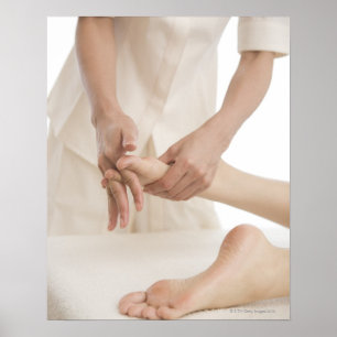 Affiche Massage thérapeute appliquant massage des pieds 2