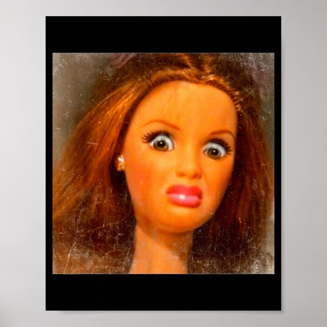 Affiche Mème de visage de poupée dégoûtant drôle (Devant)