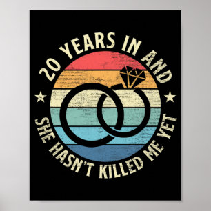 Affiche Mens 20 Years In &amp ; She Hasn' ; t Killed Me